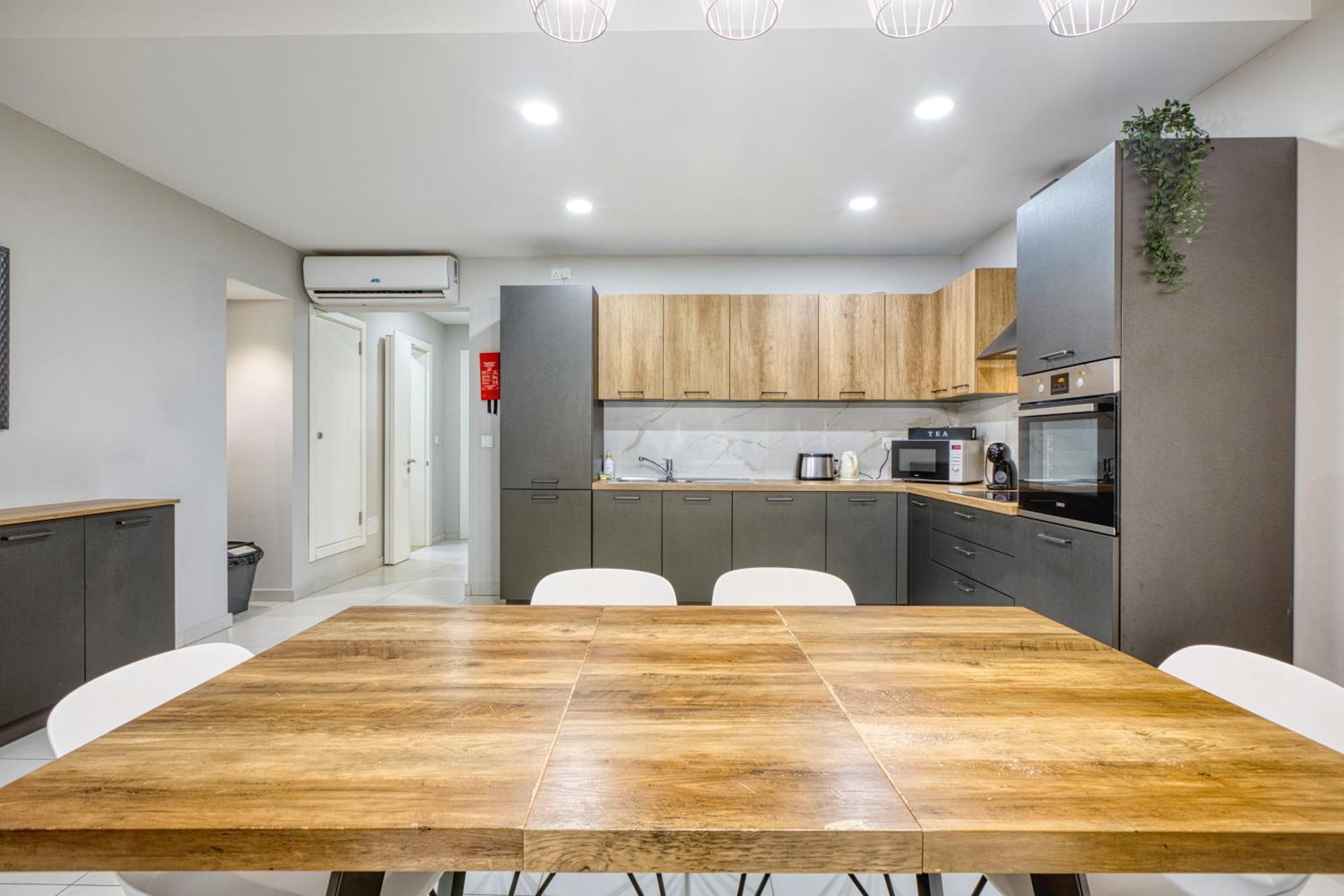 Unique Two Bedroom Apt With Huge Outdoor Area And Close To Entertainment Is-Swieqi Exterior foto